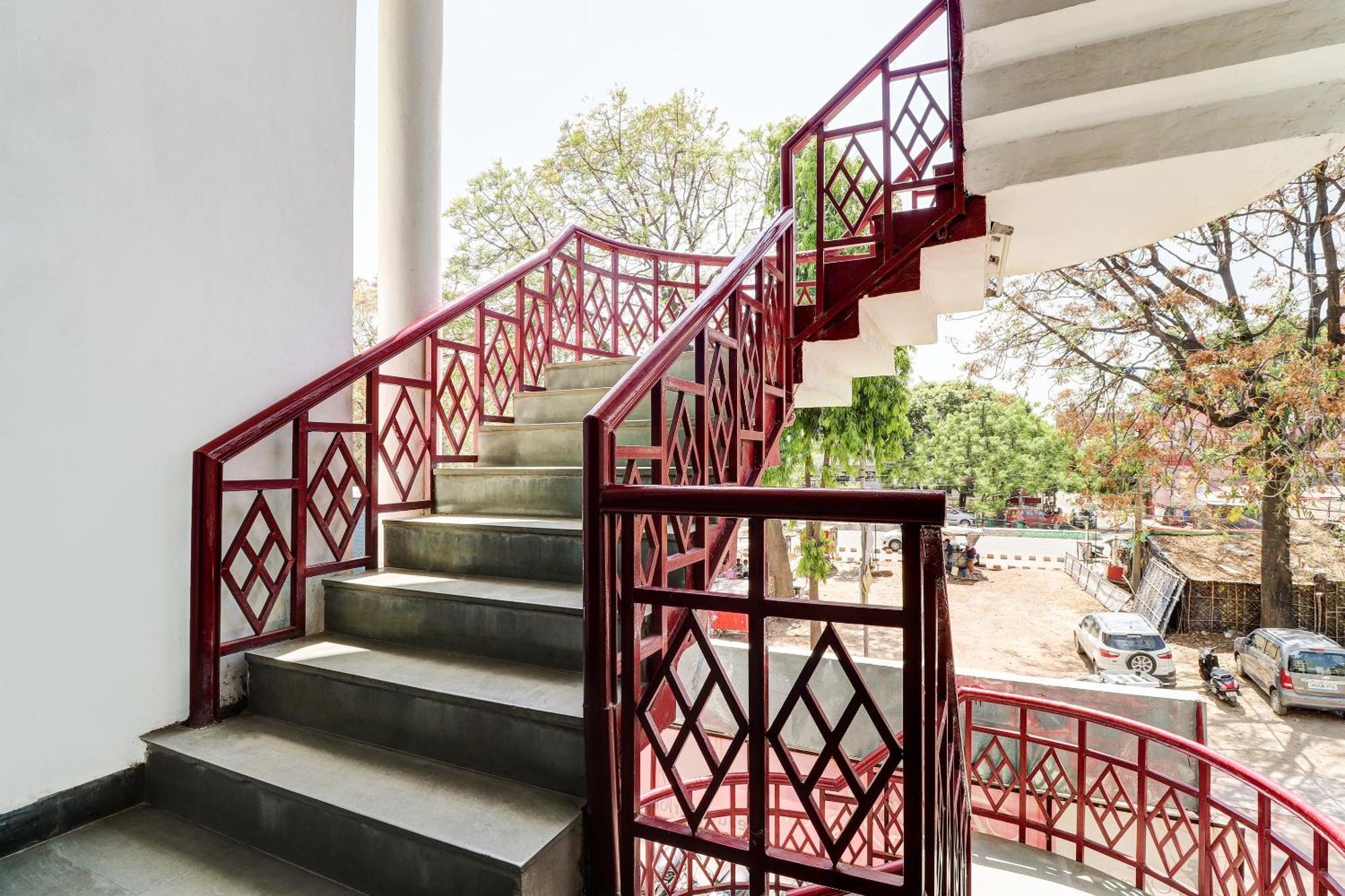 Hotel Collection O Vikas Nagar Post Office Formerly Metro Club And *